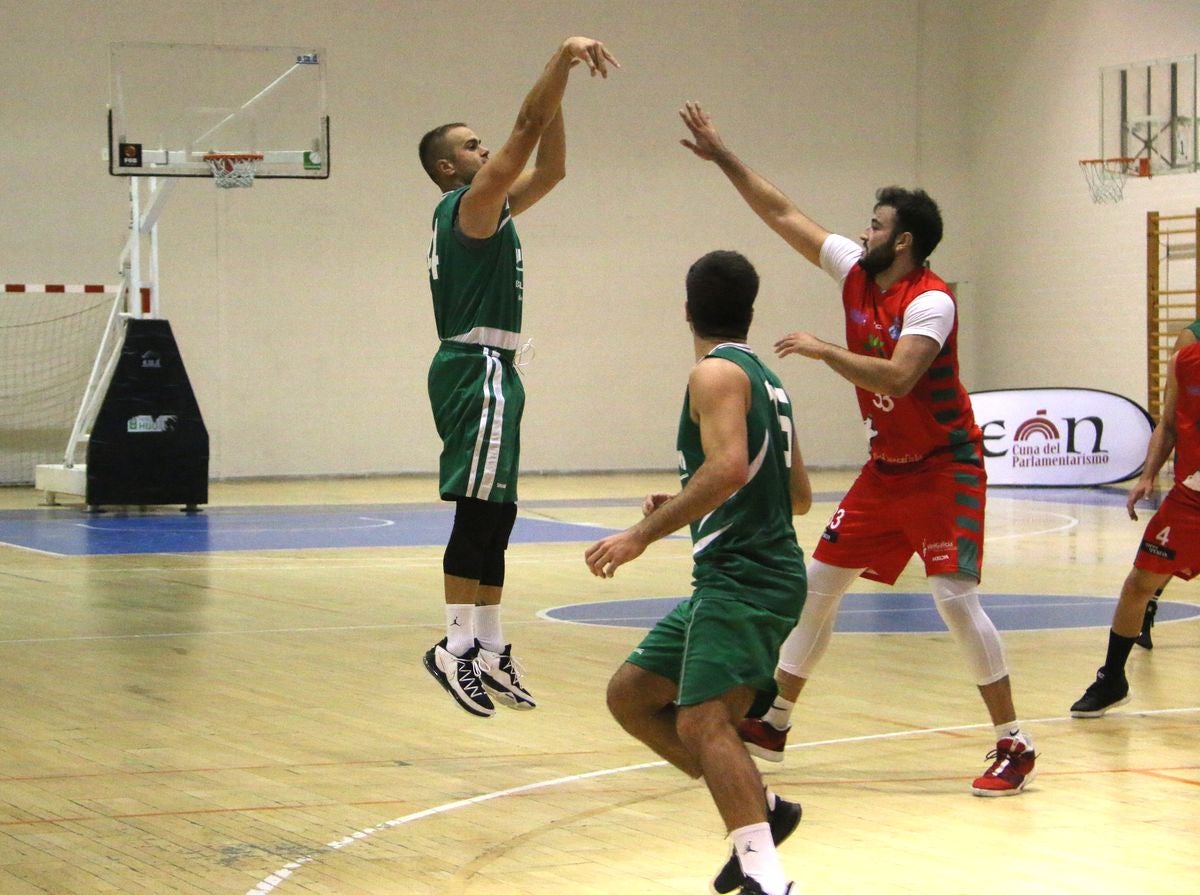 El club baloncesto Reino de León se estrena en la liga EBA esta temporada en el polideportivo San Esteban.