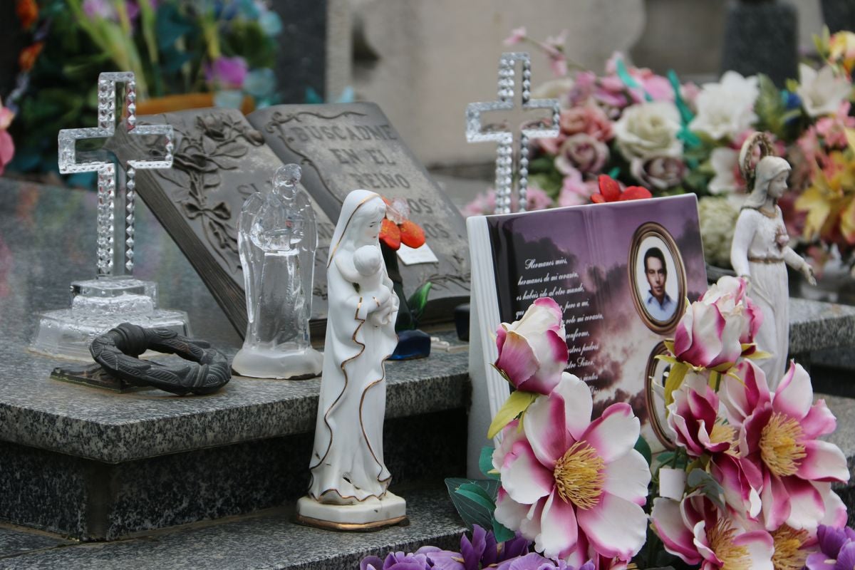 Los leoneses se han acercado hasta el cementerio de Puente Castro en este Día de Todos los Santos