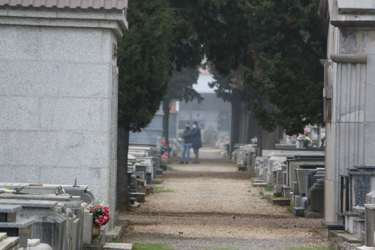 Los leoneses se han acercado hasta el cementerio de Puente Castro en este Día de Todos los Santos