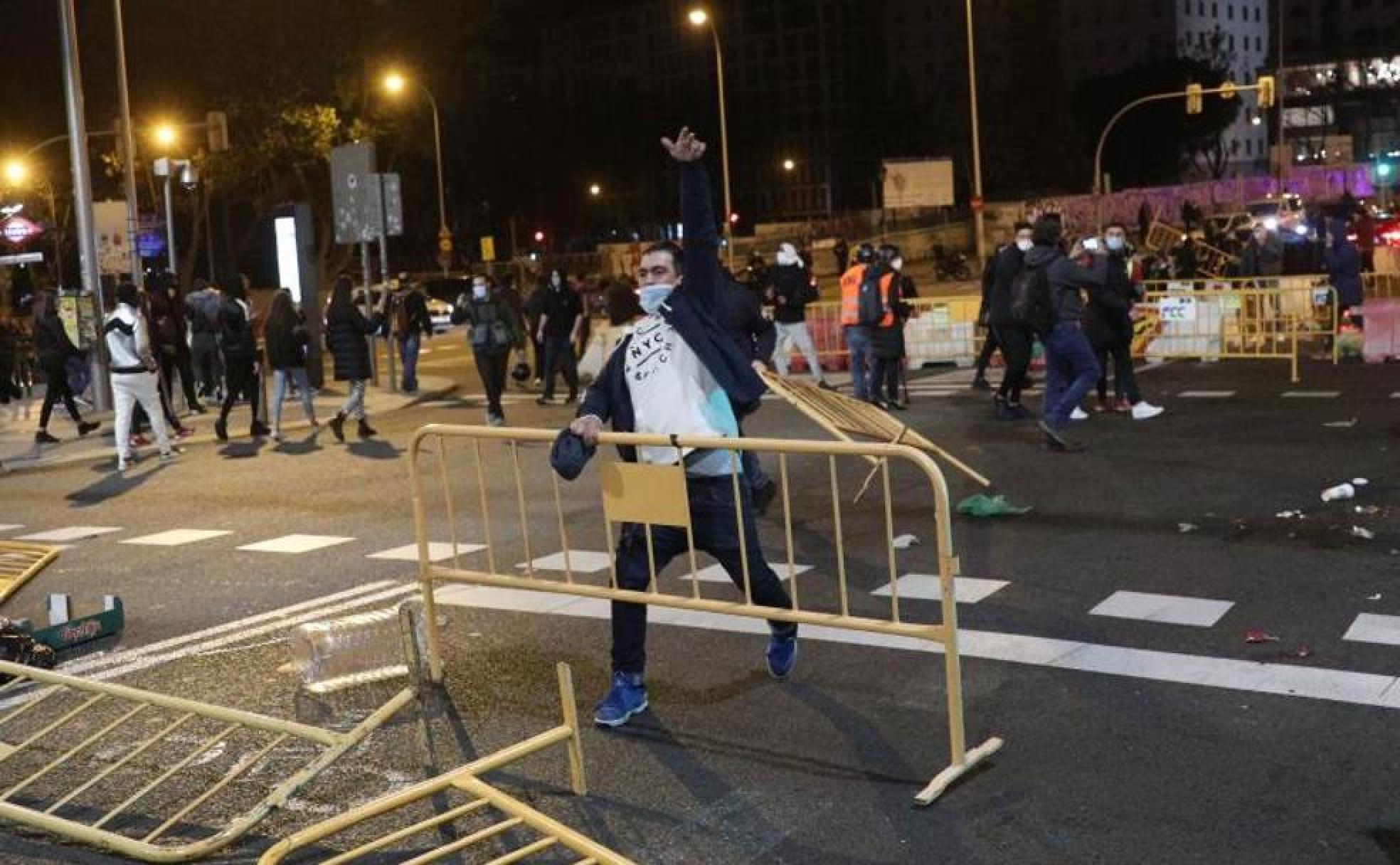 Altercados tras las protestas convocados el sábado por la noche en Plaza de España (Madrid) 
