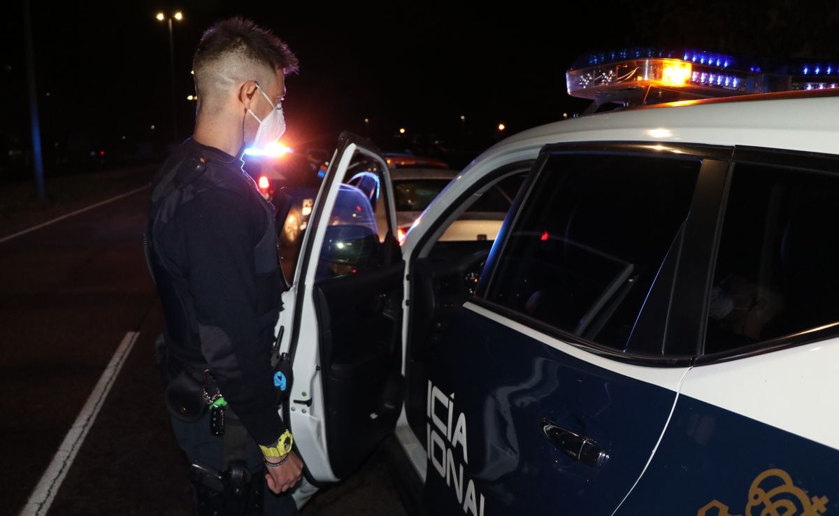 Cristian, durante una de las paradas a los vehículos. 