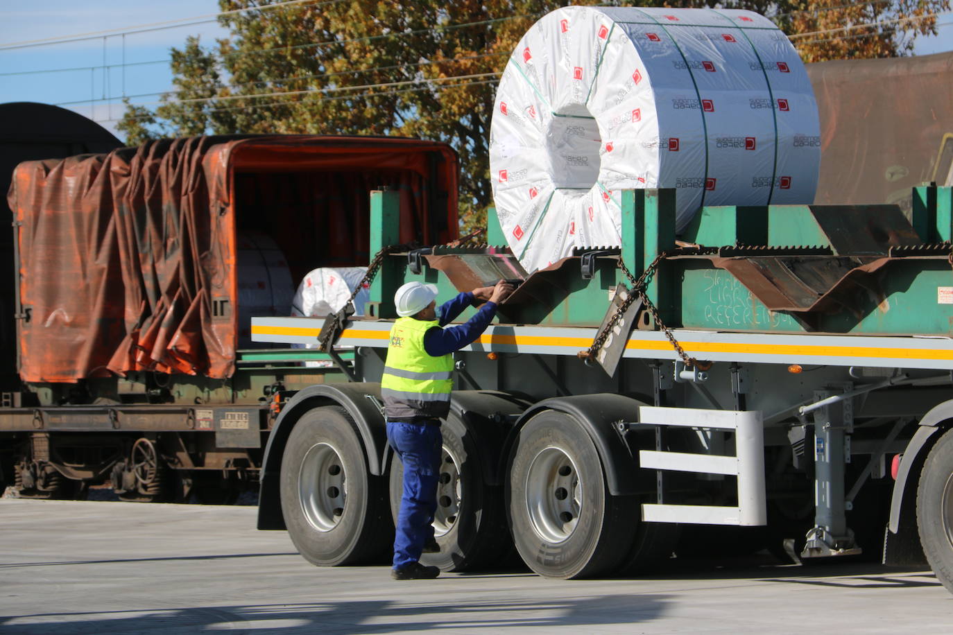 Fotos: Primer tren con salida desde Coated Solutions León