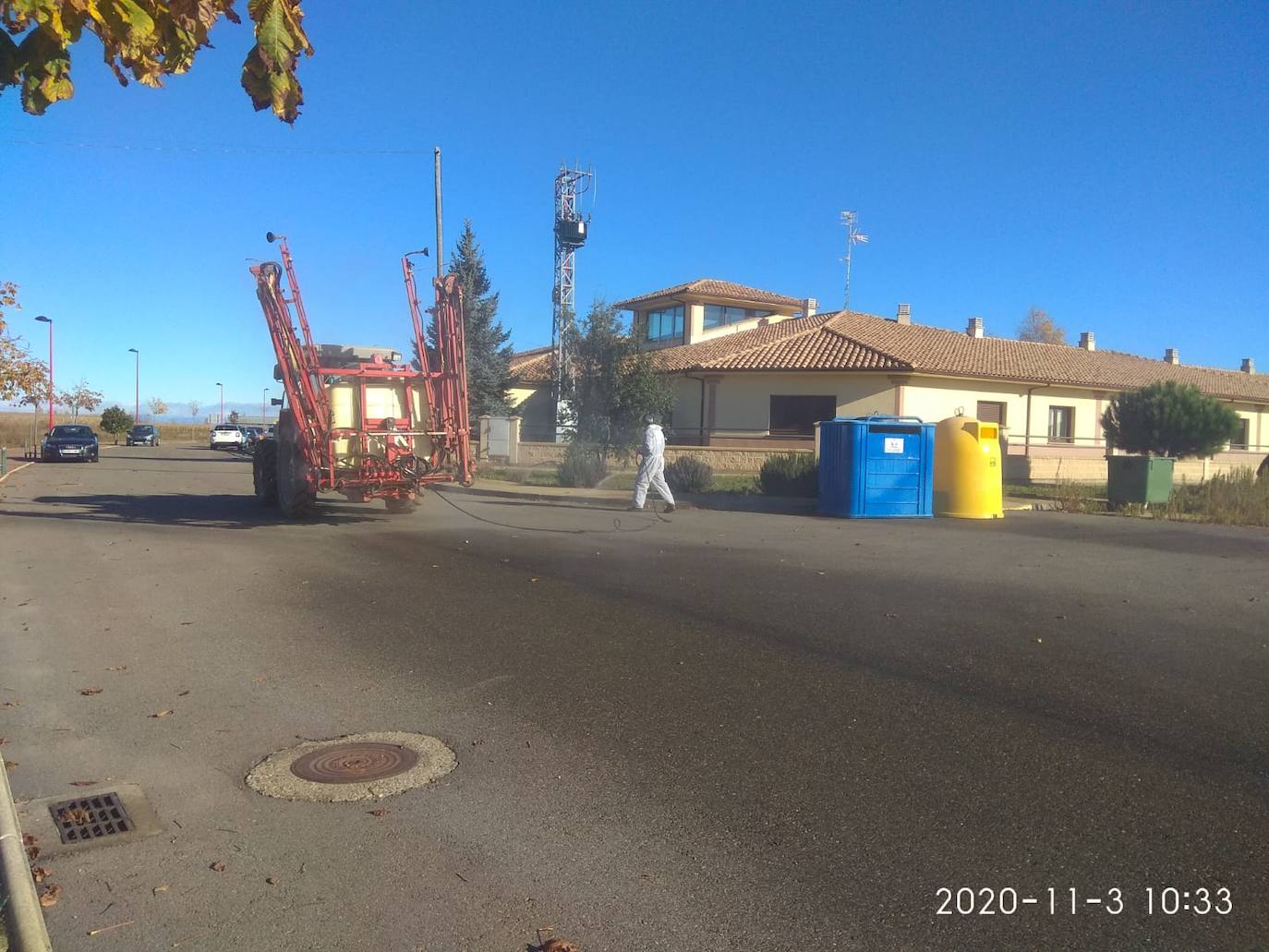 Fotos: Santa María del Páramo desinfecta sus calles