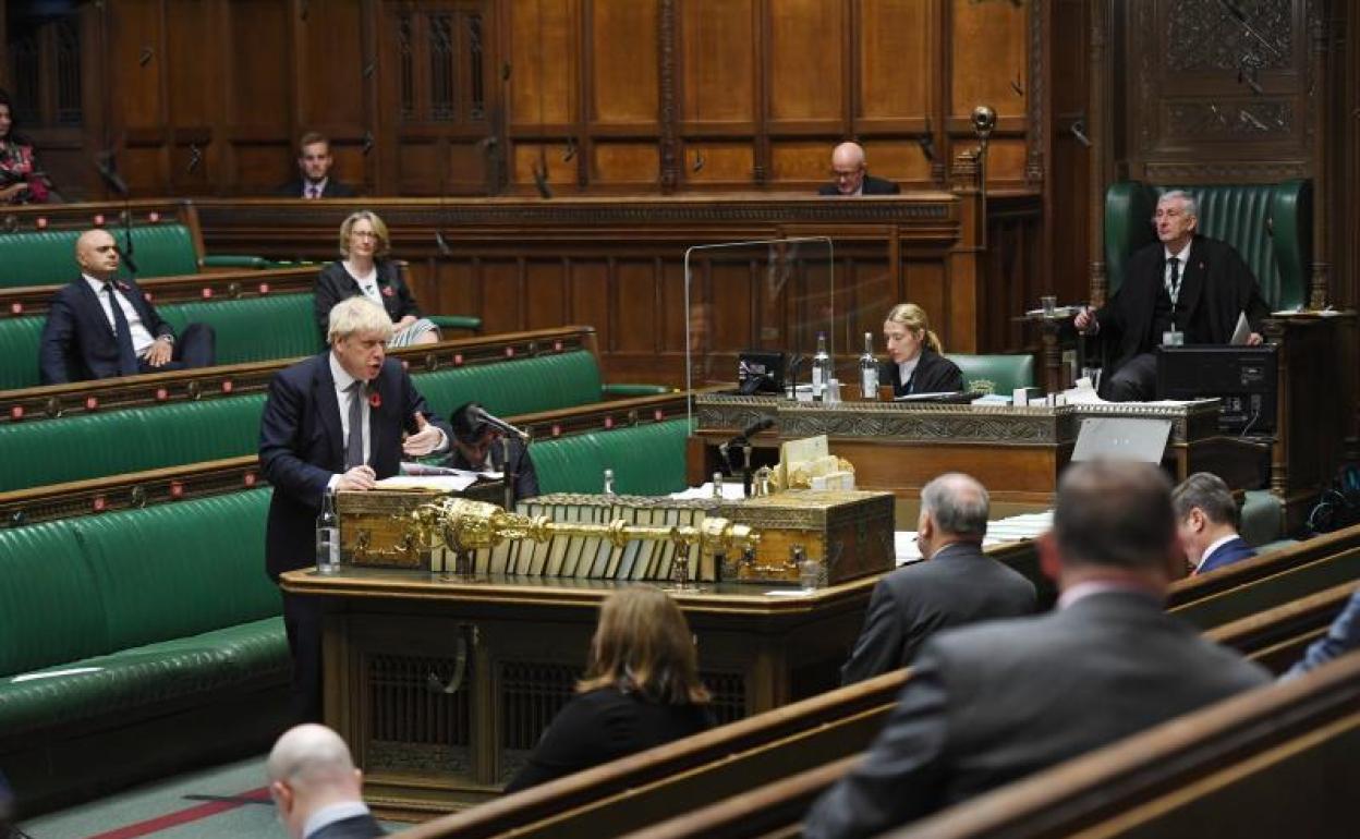 Boris Johnson, este miércoles en el Parlamento británico durante un debate sobre la pandemia.