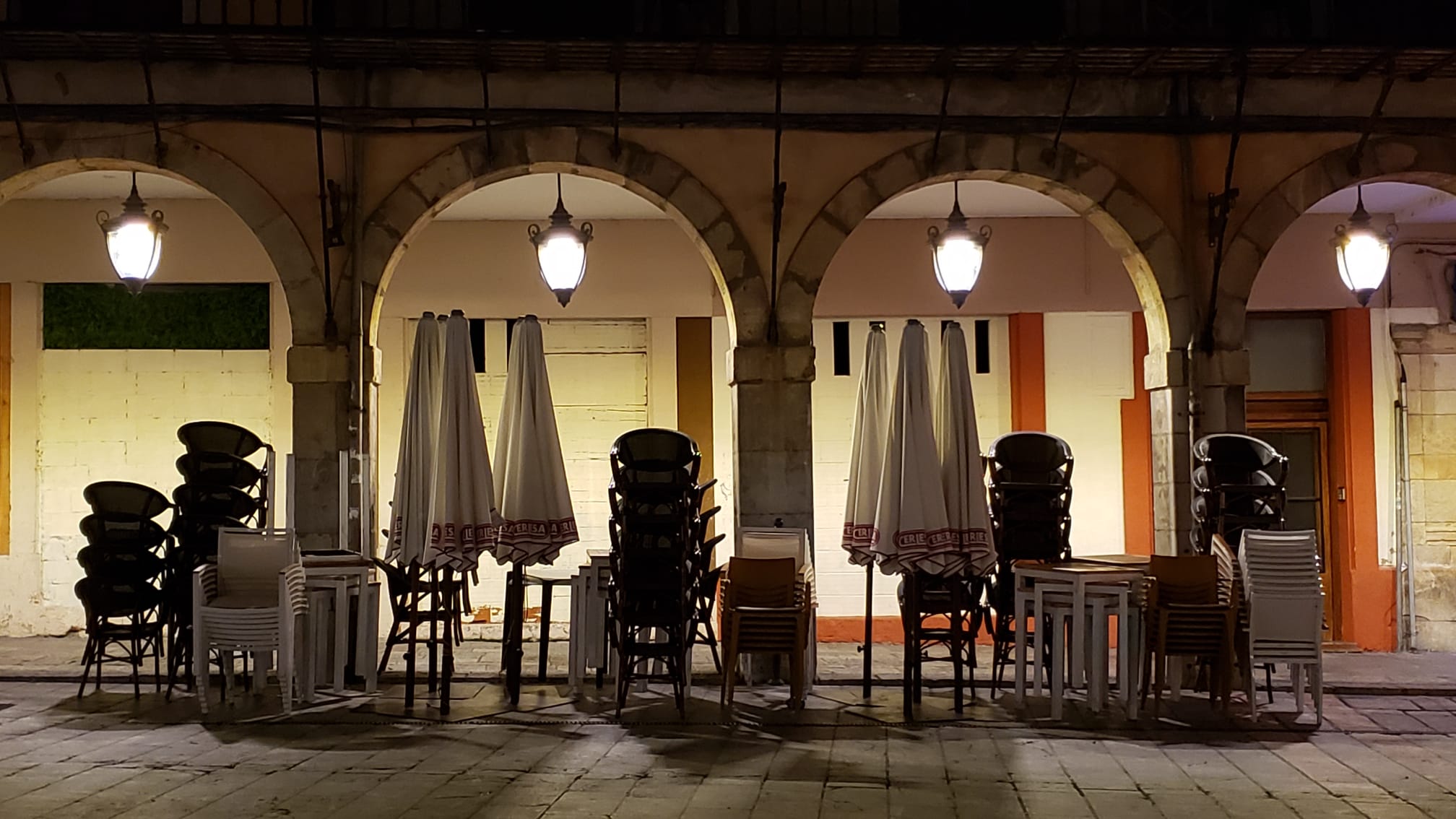 Últimas horas antes del cierre de la hostelería.