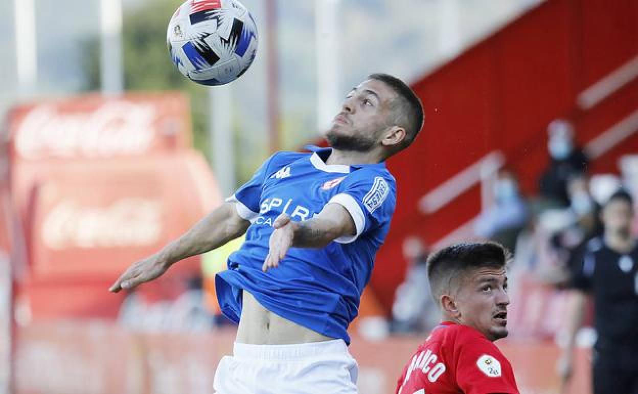 Pipo, en una acción del primer partido de liga.