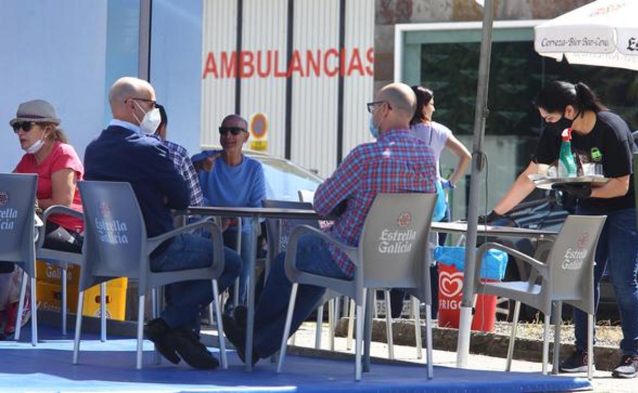 Terraza de un establecimiento de hostelería en Ponferrada.