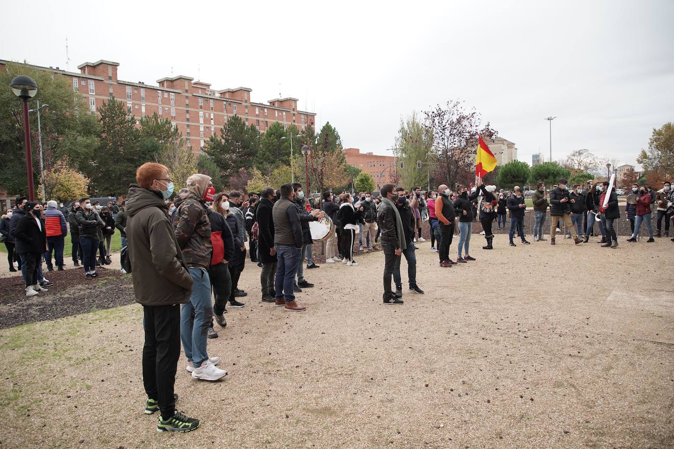 Concentración de los hosteleros frente a las medidas restrictivas por el COVID-19. Los hosteleros leoneses participan en la protesta realizada en Valladolid. 