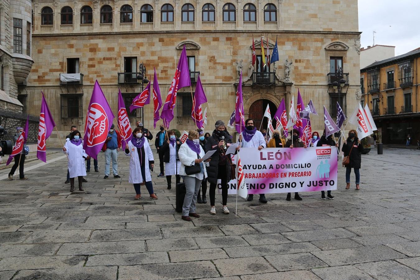 Lectura del manifiesto frente a Botines.