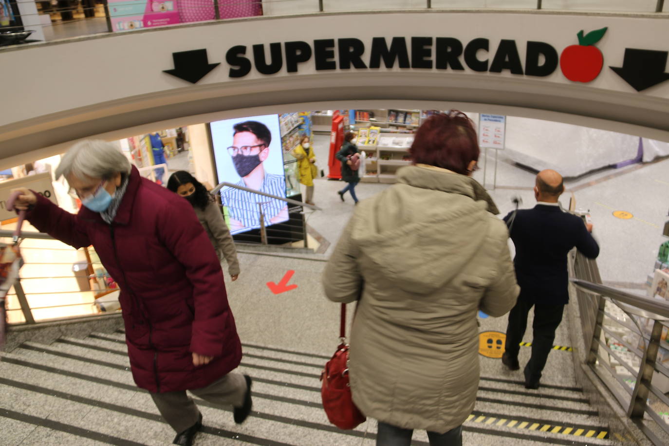 El centro comercial ha cerrado diferentes áreas en cumplimiento de la nueva norma para contener el coronavirus.