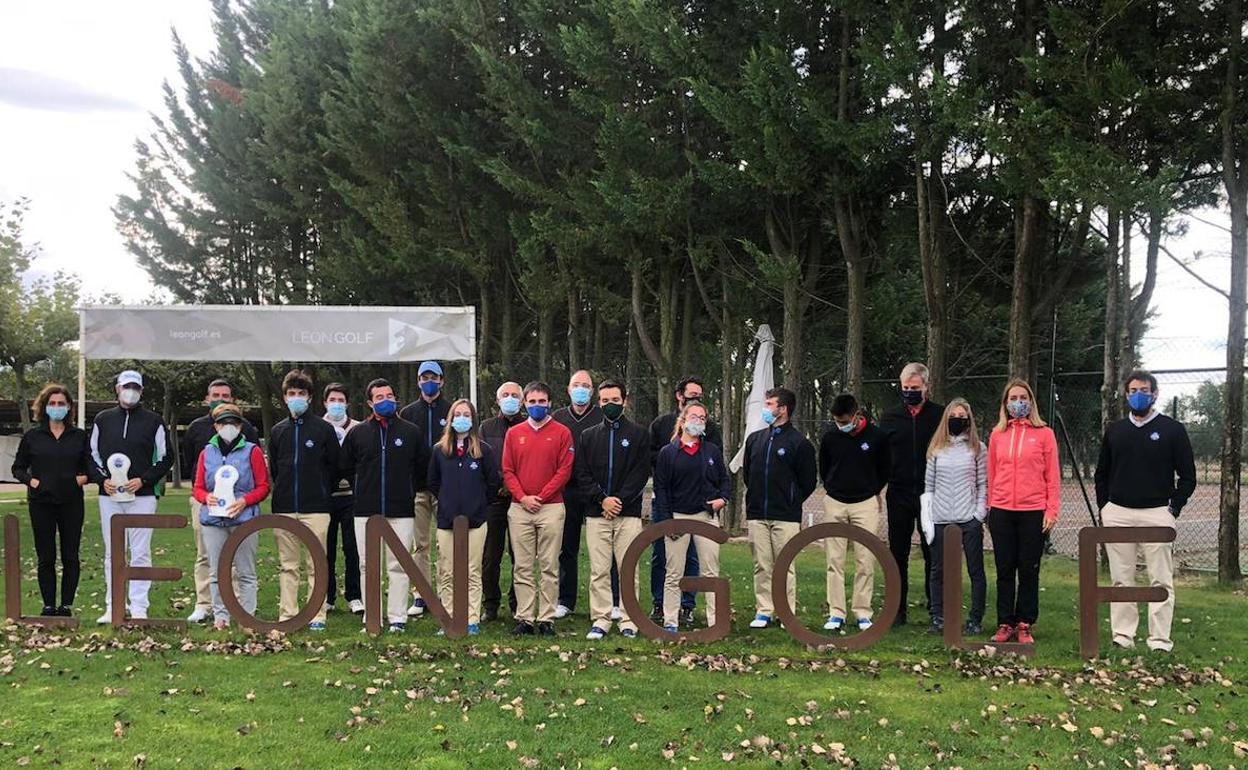 Un grupo de participantes en la Escuela Blume de León.