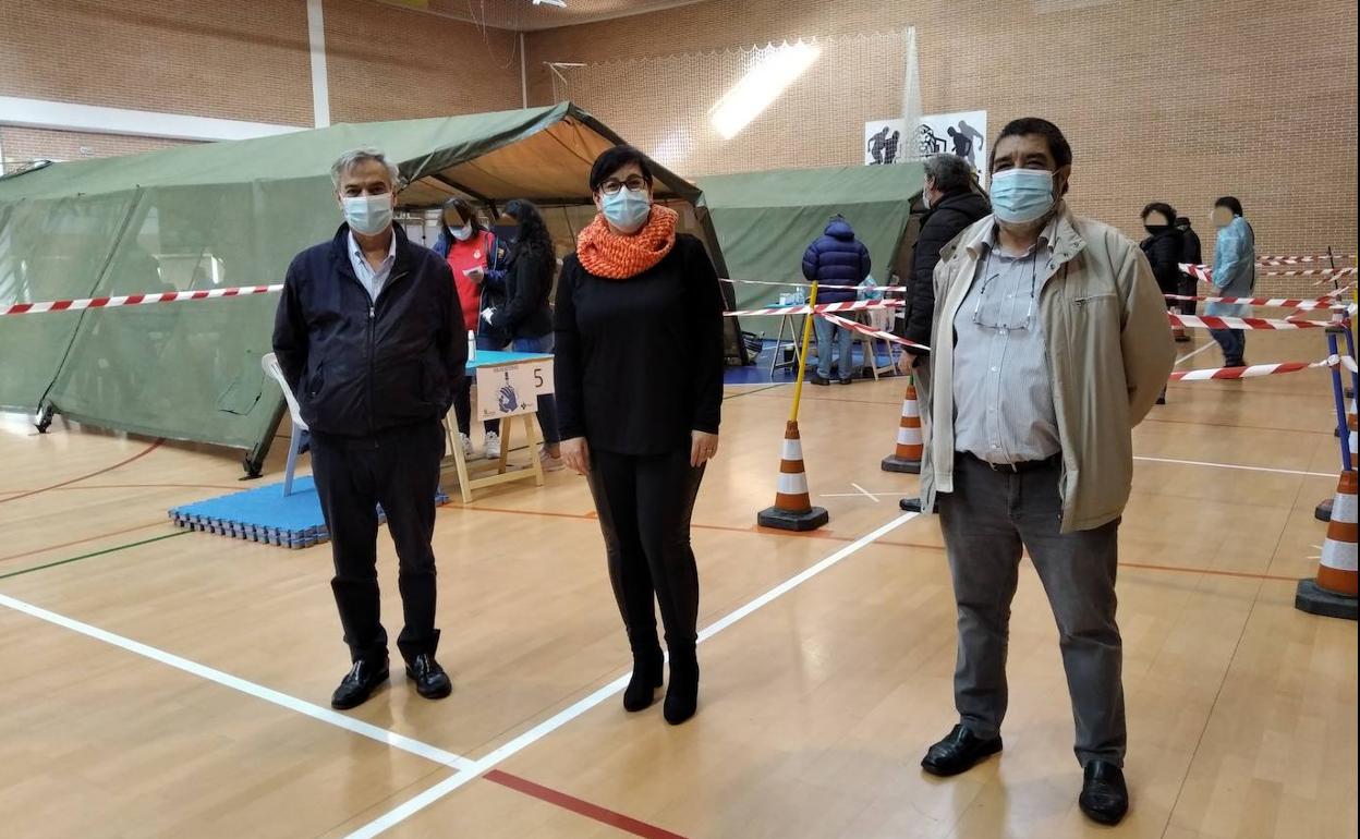 La alcaldesa, junto a Mitadiel y Fernández. 