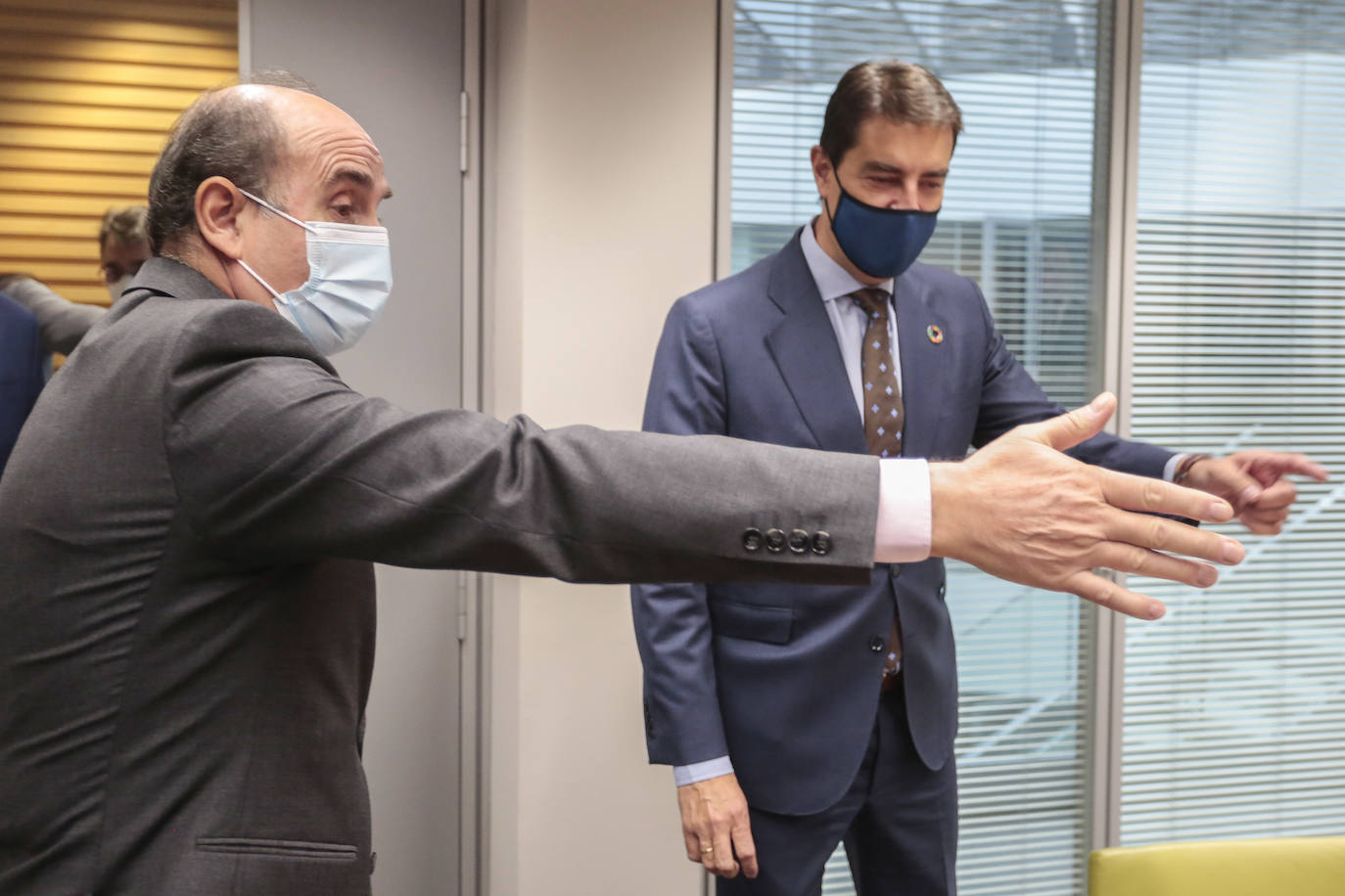 Fotos: El consejero de Presidencia se reúne con el Procurador del Común