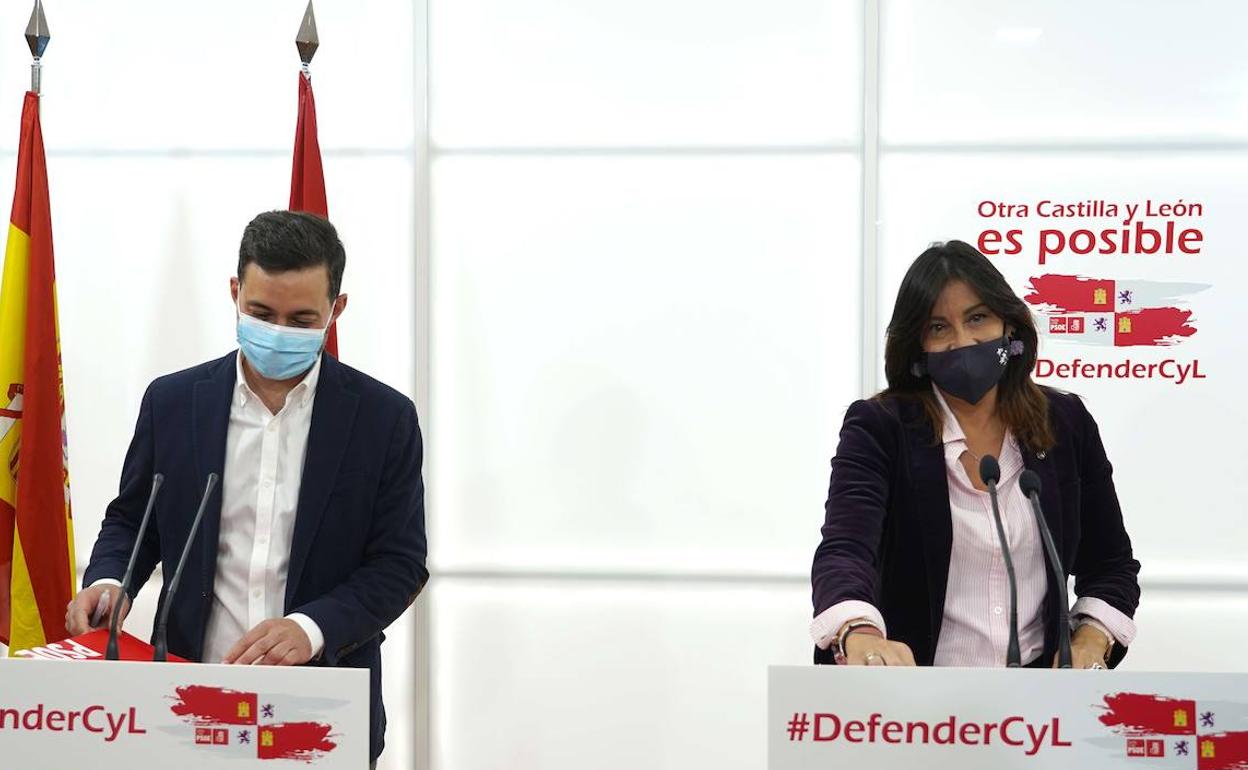 Diego Moreno y Ana Sánchez, en rueda de prensa de este lunes.