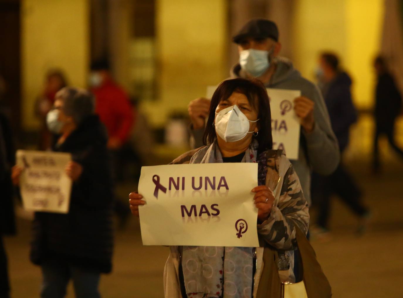 Fotos: Concentración en Ponferrada en apoyo a Raquel Díaz