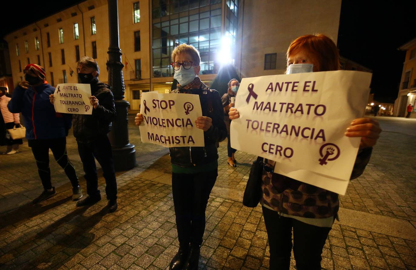 Fotos: Concentración en Ponferrada en apoyo a Raquel Díaz