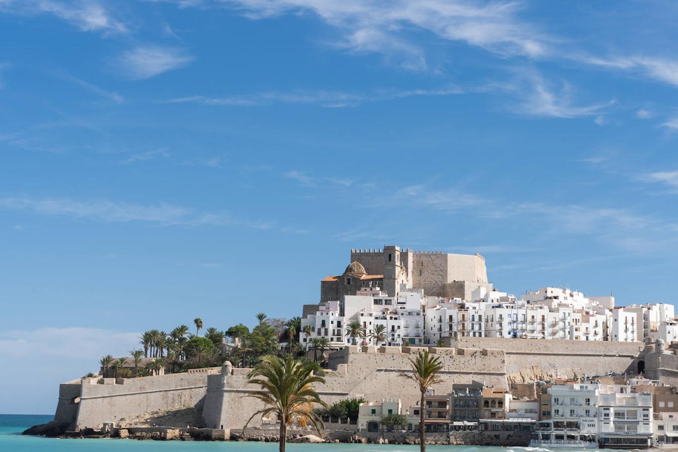 Castillo de Peñíscola (España). Construido por los templarios sobre los restos de la antigua alcazaba árabe, el castillo fue levantado con muros de piedra labrada. La mayoría de las dependencias se cubren con bóvedas de cañón.