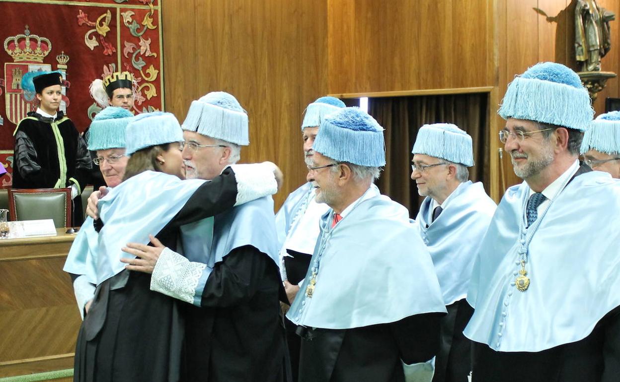 Acto de investidura como Doctor Honoris Causa de la ULE a Luis Mateo Diez en junio de 2014.