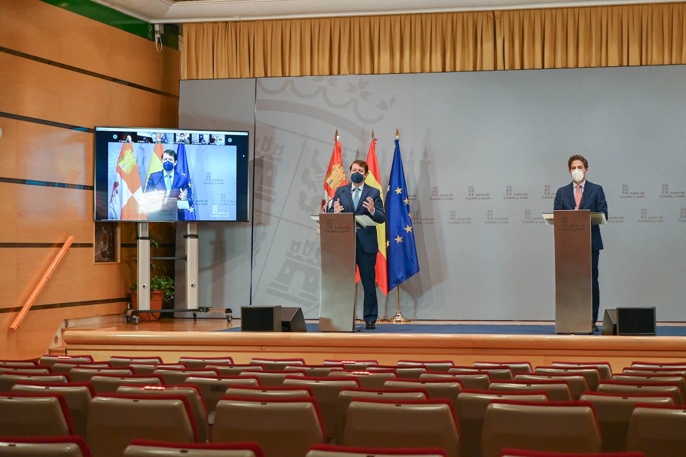 El presidente de la Junta de Castilla y León, Alfonso Fernández Mañueco, y el presidente de Iberaval, César Pontvianne, presentan un paquete de medidas de apoyo al sector de la hostelería y el turismo.