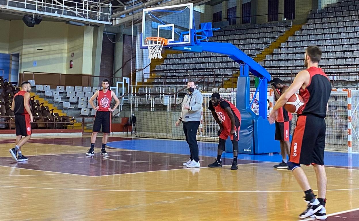 Imagen de un entrenamiento de Basket León.