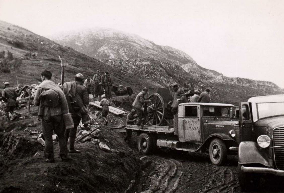 La Biblioteca Nacional publica las imágenes de los efectos causados por los incendios y bombardeos en la zona norte de León, Pola de Gordón, Santa Lucía y La Vid, durante la Guerra Civil 