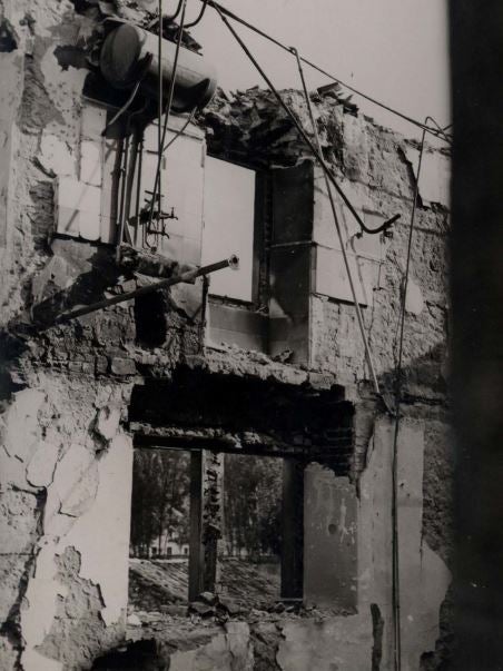 La Biblioteca Nacional publica las imágenes de los efectos causados por los incendios y bombardeos en la zona norte de León, Pola de Gordón, Santa Lucía y La Vid, durante la Guerra Civil 