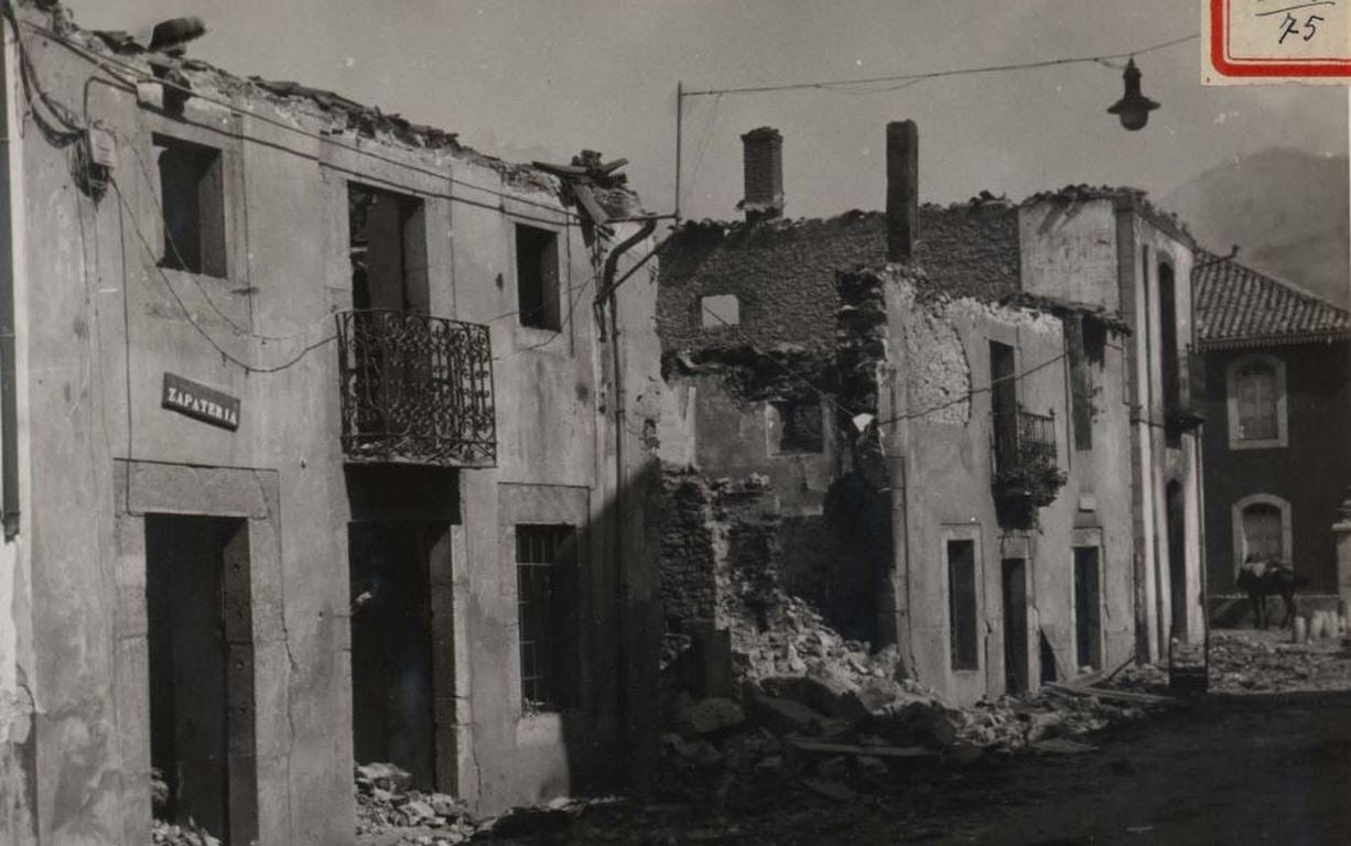 La Biblioteca Nacional publica las imágenes de los efectos causados por los incendios y bombardeos en la zona norte de León, Pola de Gordón, Santa Lucía y La Vid, durante la Guerra Civil 