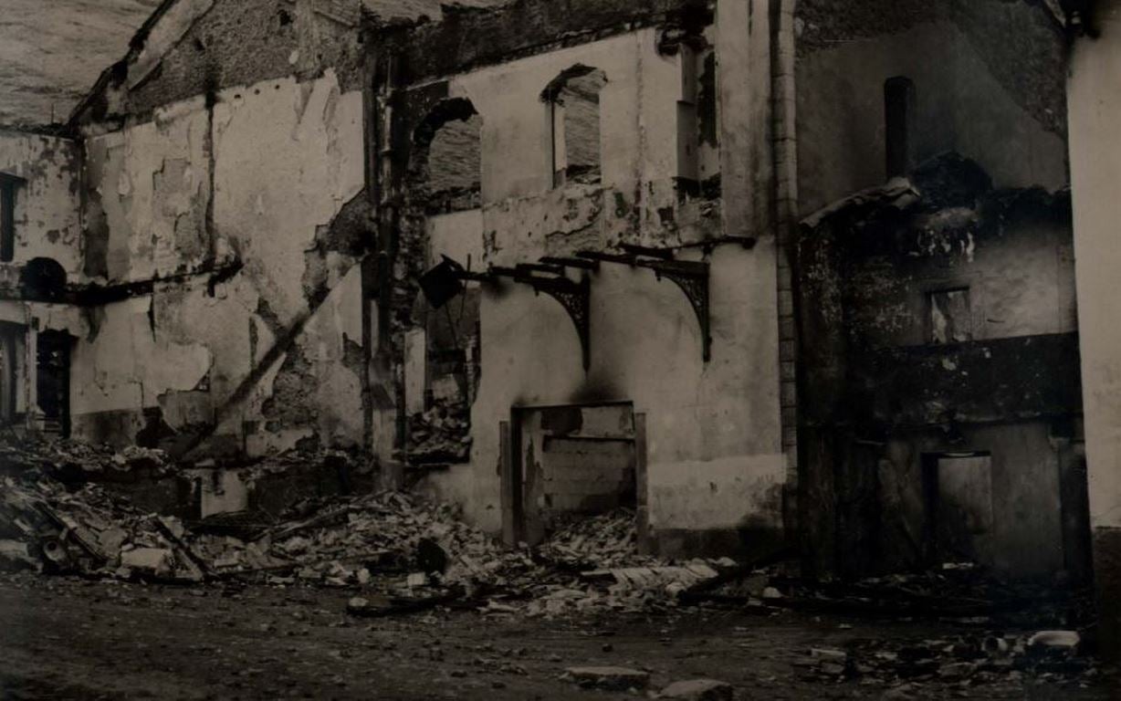 La Biblioteca Nacional publica las imágenes de los efectos causados por los incendios y bombardeos en la zona norte de León, Pola de Gordón, Santa Lucía y La Vid, durante la Guerra Civil 