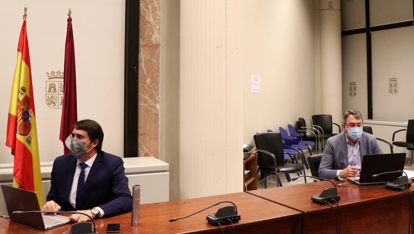El consejero de Fomento y Medio Ambiente, Juan Carlos Suárez-Quiñones, mantiene por videoconferencia la reunión de coordinación de la campaña de Vialidad Invernal 2020-2021 con los delegados territorialesjnta