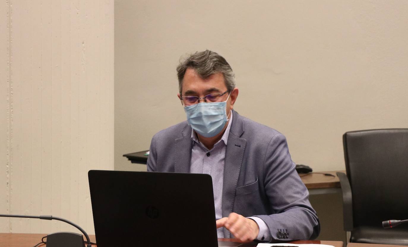 El consejero de Fomento y Medio Ambiente, Juan Carlos Suárez-Quiñones, mantiene por videoconferencia la reunión de coordinación de la campaña de Vialidad Invernal 2020-2021 con los delegados territorialesjnta