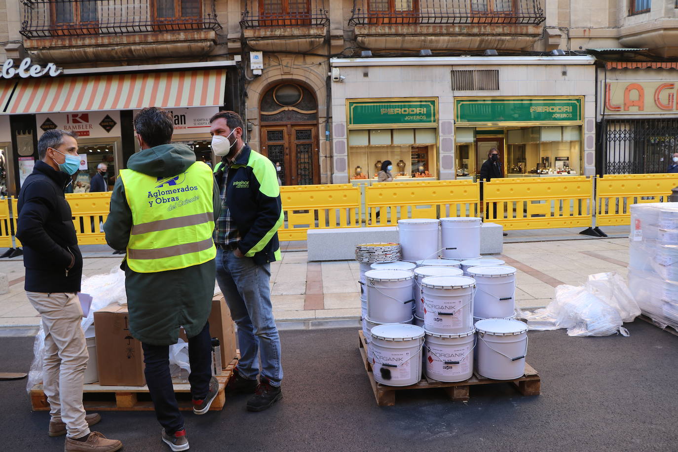 Fotos: El rodillo y el color llegan a Ordoño II