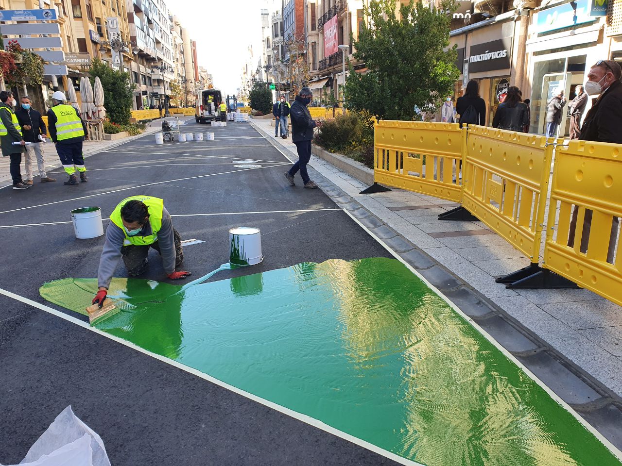 Fotos: El rodillo y el color llegan a Ordoño II