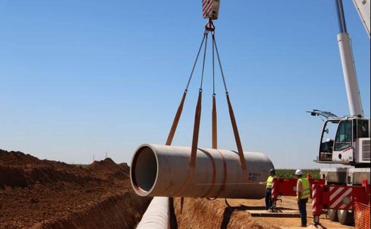 Instalación del canal de Payuelos, en la provincia de León.