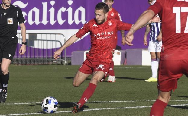 Pugna en el partido de los anexos entre el Valladolid y la Cultural.