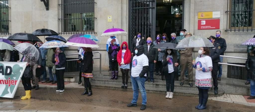 En un acto corto pero contundente se ha puesto de manifiesto el compromiso por erradicar la violencia machista