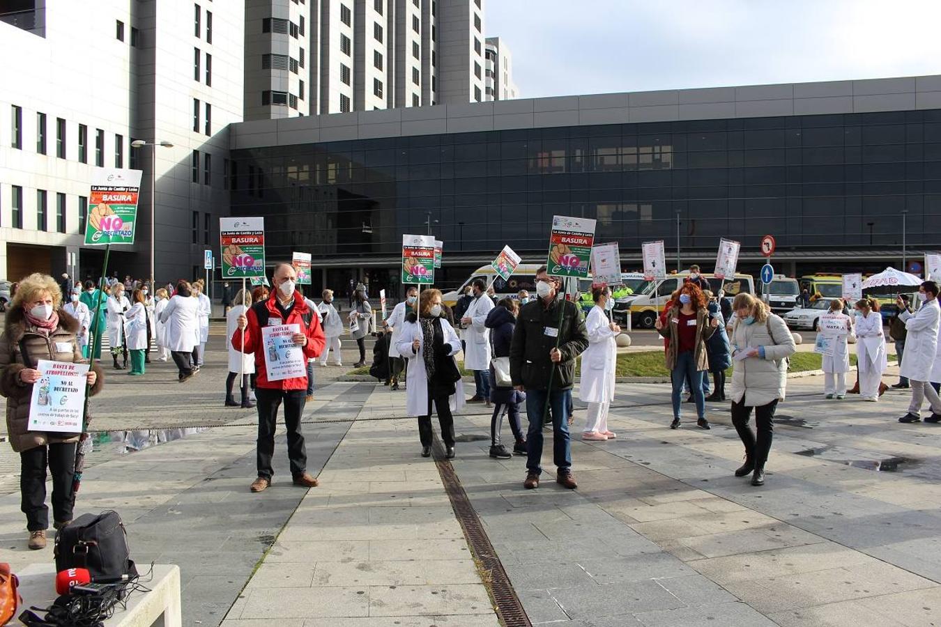 Protesta de lso sanitarios contra el decreto aprobado por la Junta.