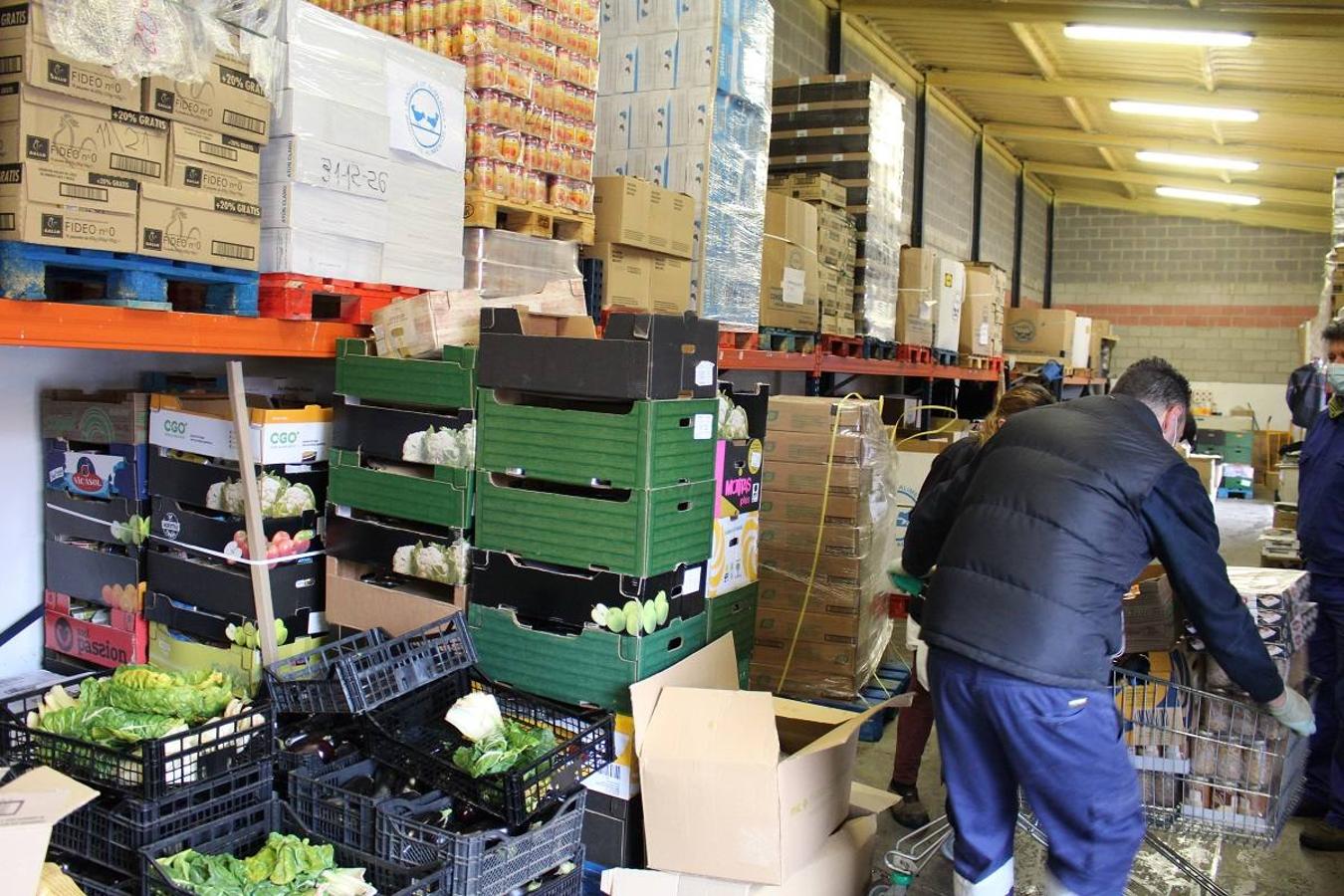 Productos en el almacén del Banco de Alimentos de León.