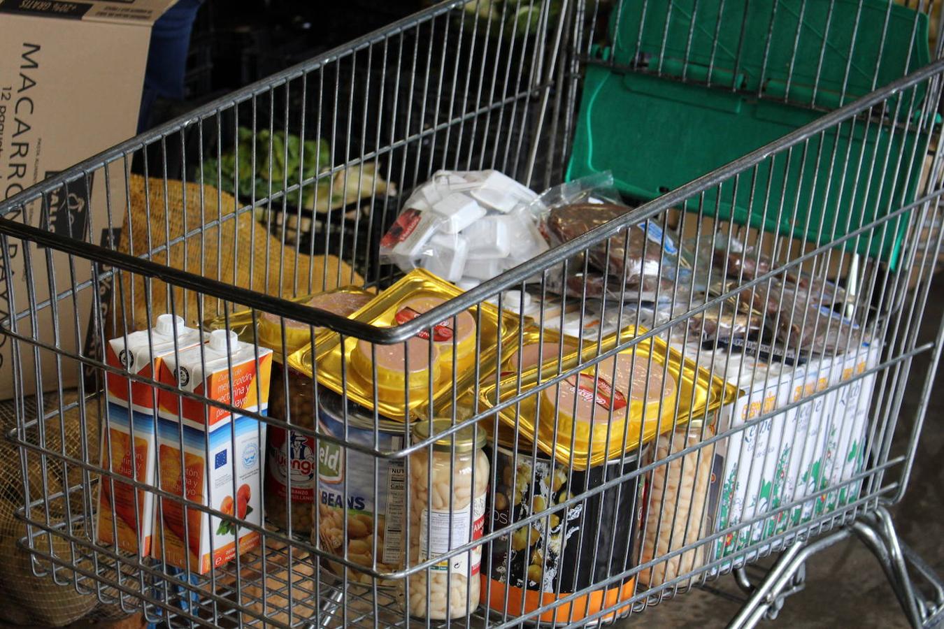 Productos en el almacén del Banco de Alimentos de León.