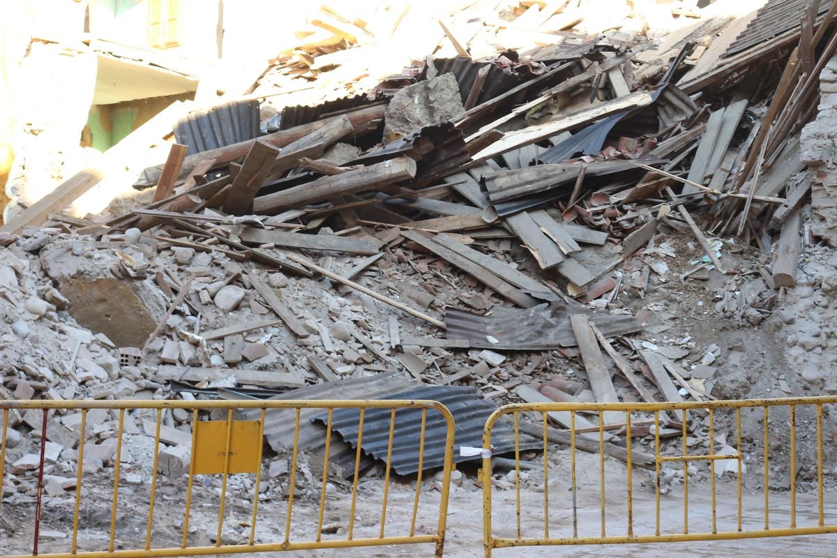 El inmueble situado en la calle Juan del Arfe se derrumbó en la tarde del viernes sin ocasionar daños personales.