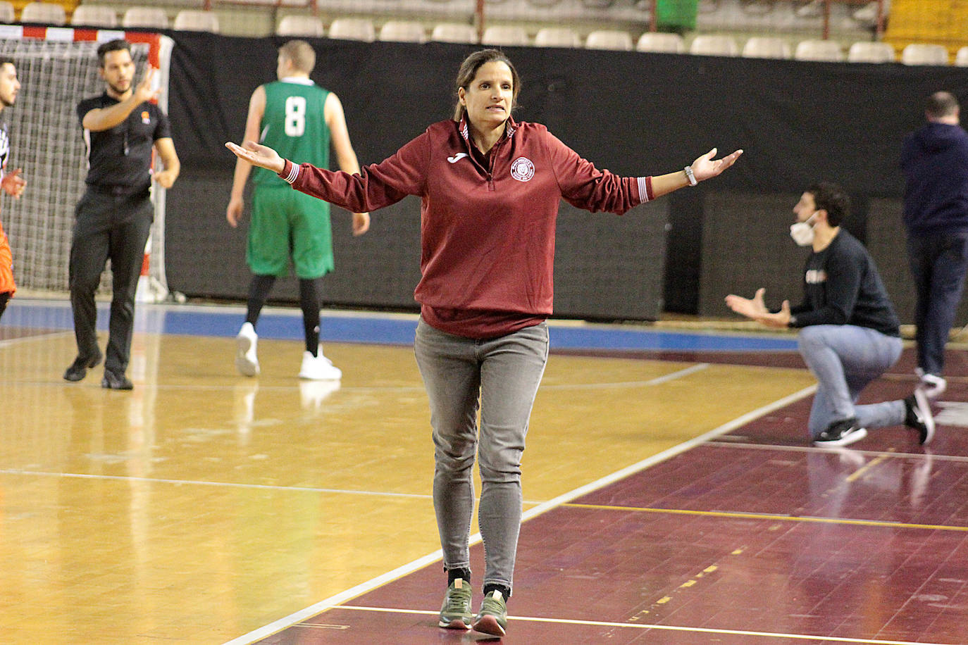 Fotos: Las imágenes del derbi entre Basket León y Reino de León