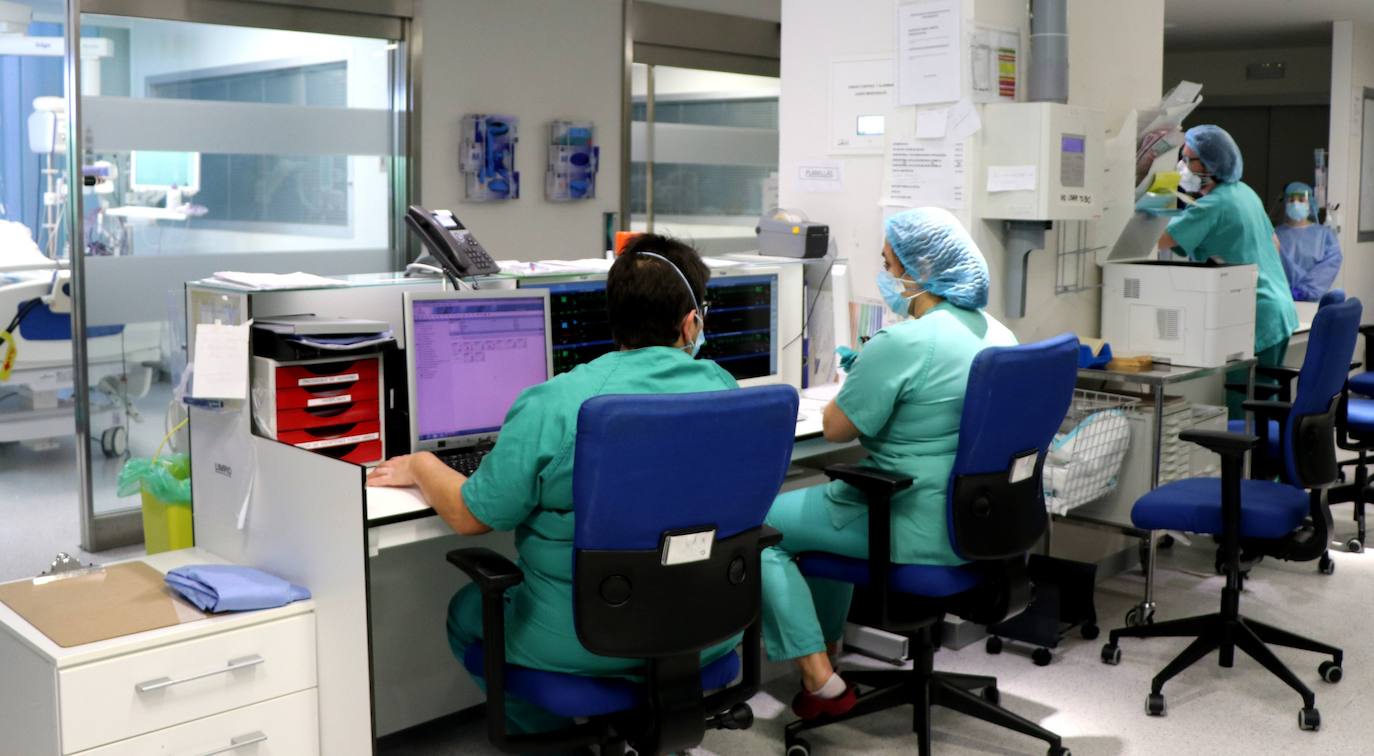 leonoticias entra en la UCI del Hospital Clínico de Valladolid para contar la realidad que se vive en las trincheras de la pandemia.