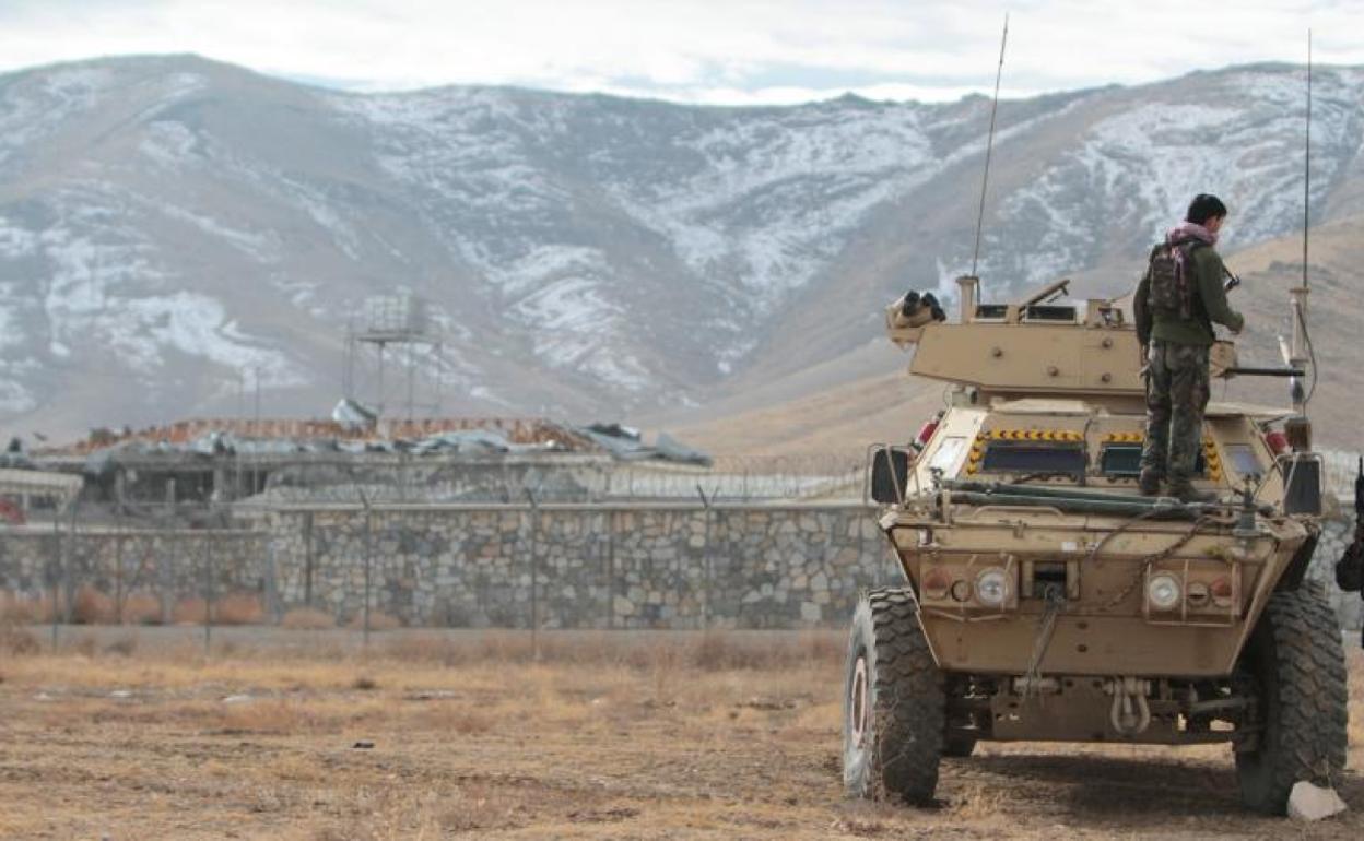 Soldados en Ghazni tras el atentado. 