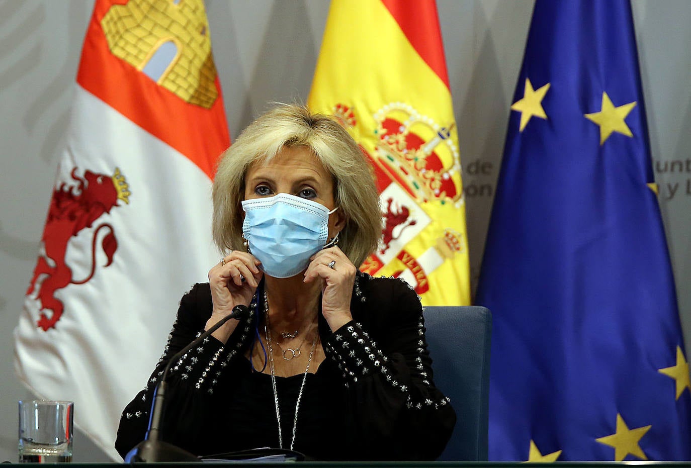 Fotos: La consejera de Sanidad informa de la situación del covid-19