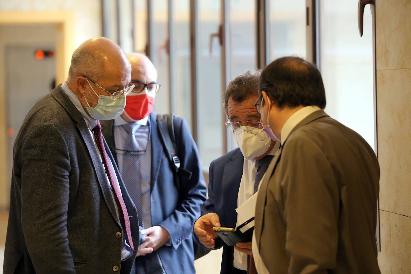 Fernández Mañueco comparece a petición propia ante el pleno de las Cortes,