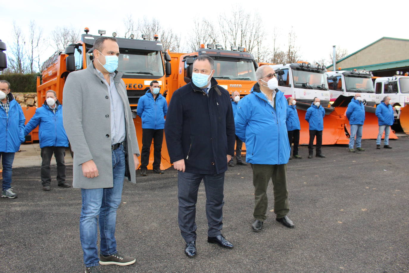 El presidente de la Diputación Provincial de León, Eduardo Morán, y el diputado de Infraestructuras, Luis Alberto Arias, presentan la campaña de vialidad invernal 2020-2021. 