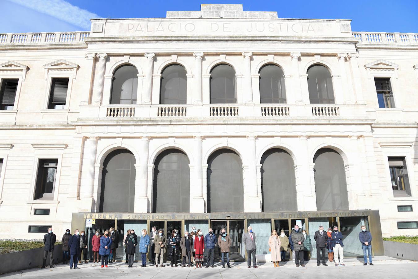 Concentración en repulsa a la agresión a una jueza en las diferentes capitales de provincia de la comunidad.