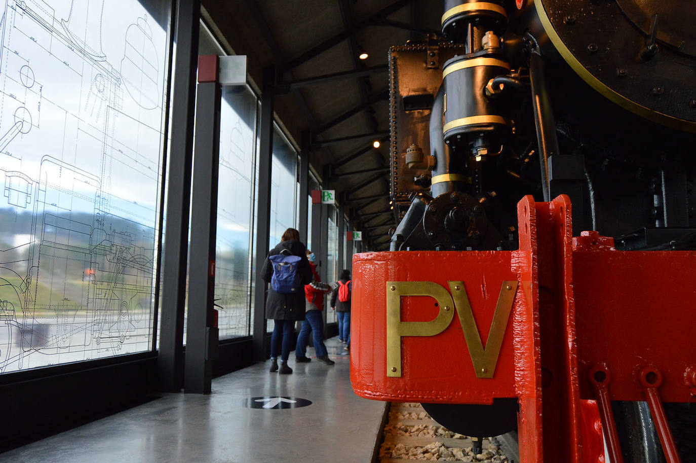 Fotos: Usuarios de Asprona Bierzo evalúan la accesibilidad cognitiva del Museo de la Energía