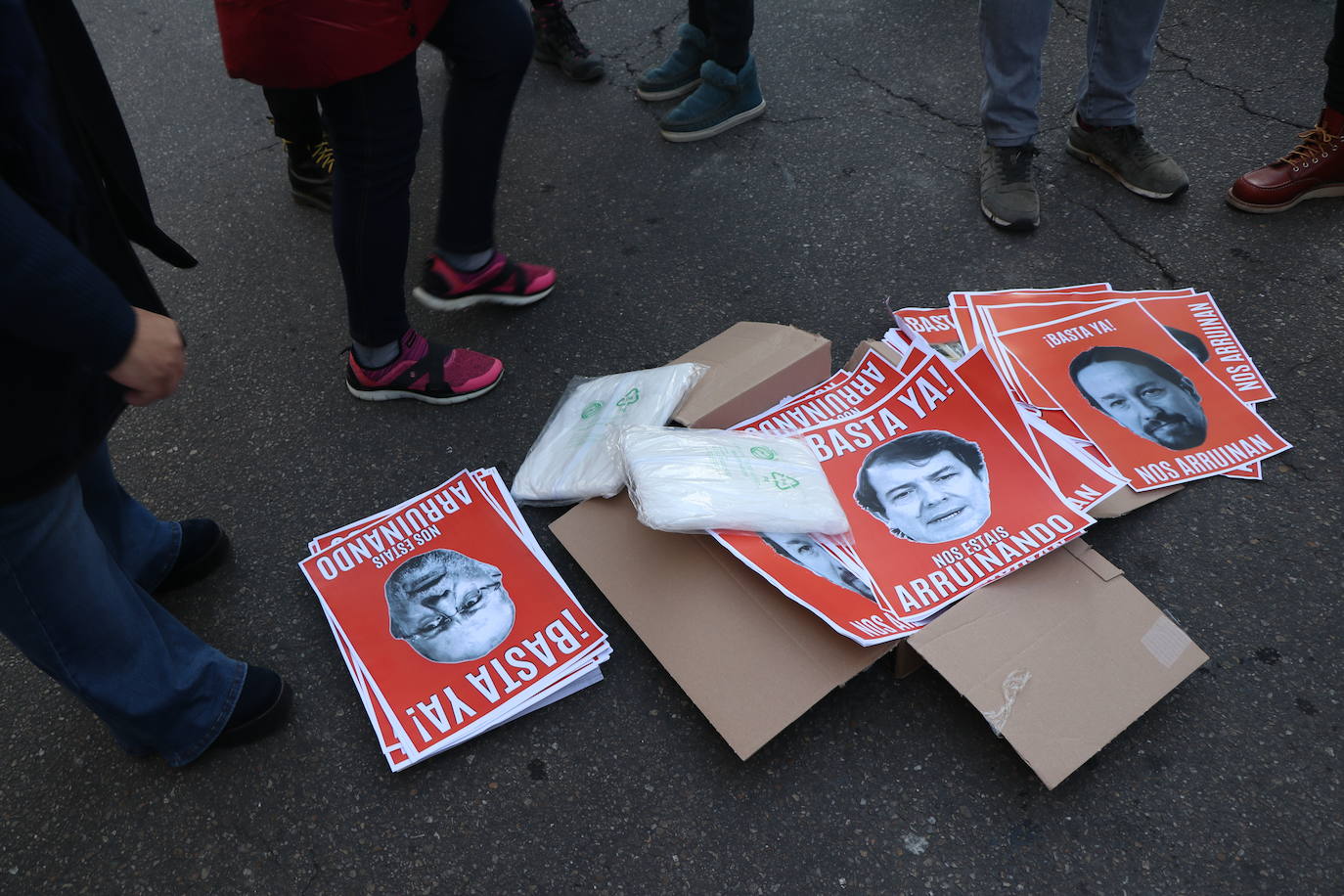 Los hosteleros de León salen a la calle para denunciar «la muerte del sector» y de la propia provincia de León. La hostelería reclama medidas de apoyo urgente para superar una situación crítica. 