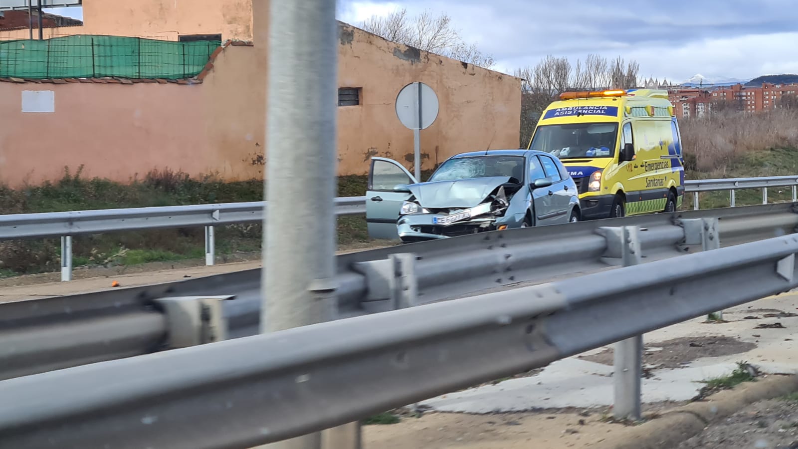 Coche siniestrado tras el accidente. 