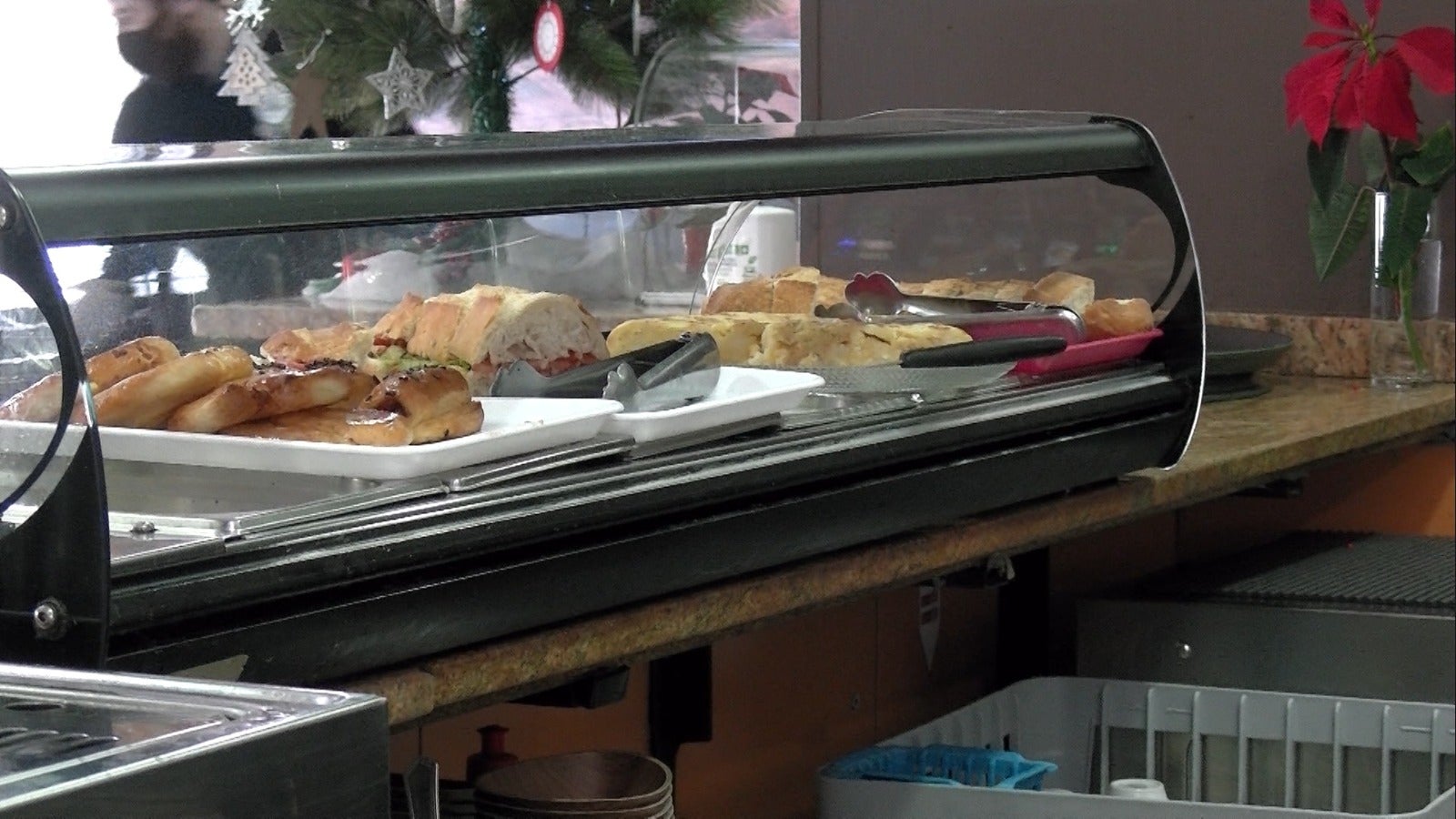 Un bar de la provincia, con clientela este viernes. 